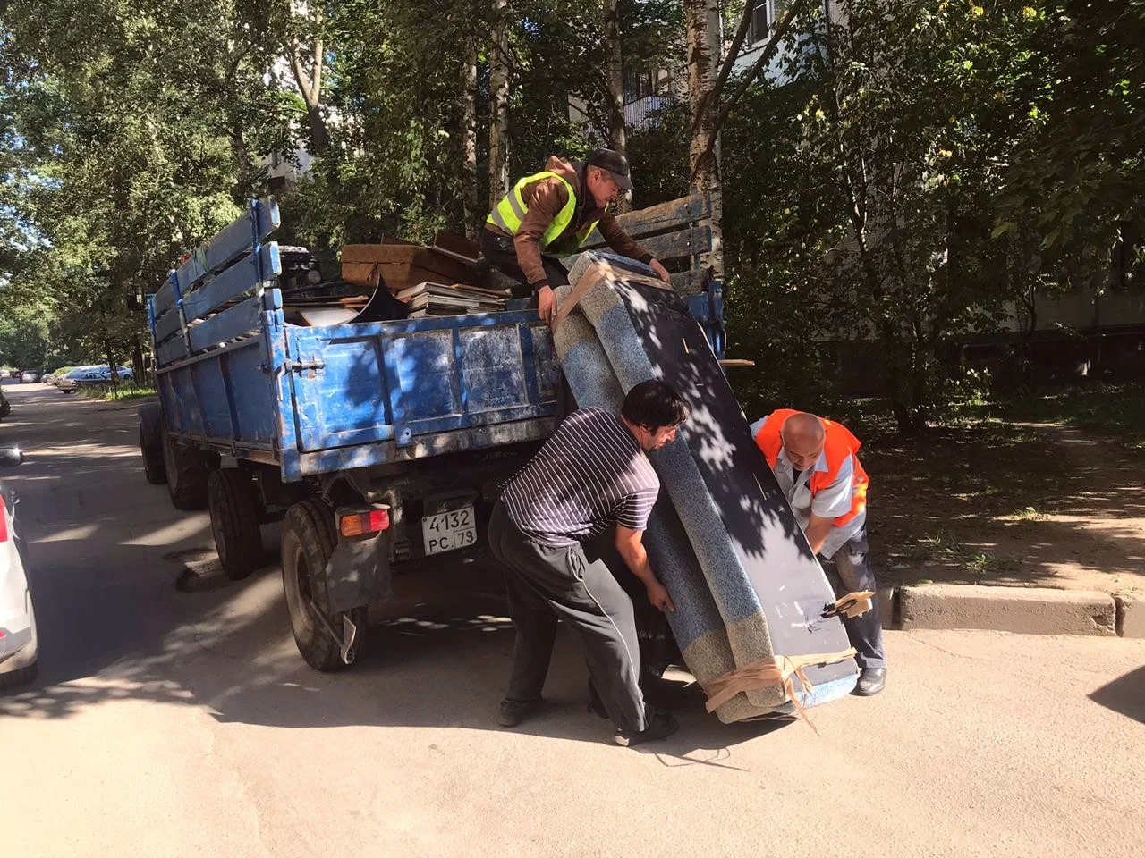 Профессиональный вывоз крупногабаритного мусора в Кохме в октябре