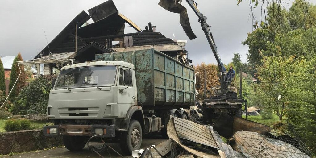 Вывоз мусора после пожара с утилизацией в Кохме в октябре