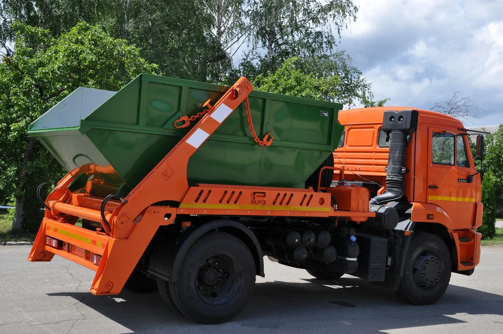 Заказ бункеровоза для вывоза мусора и отходов в Кохме в октябре