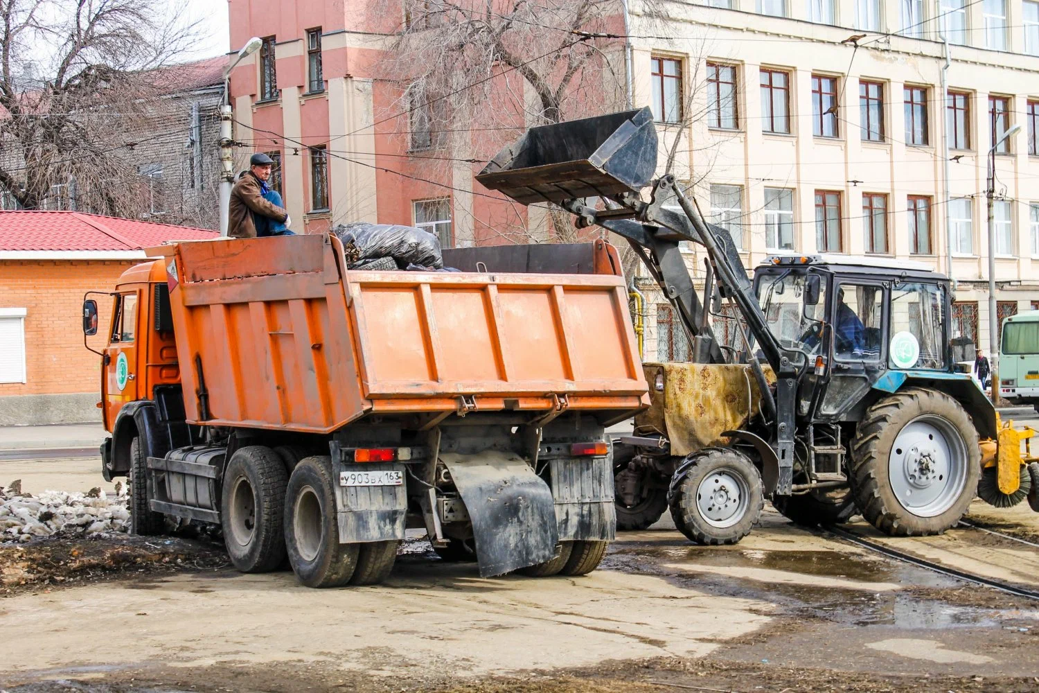 Вывоз мусора Камазом в Кохме – аренда и заказ Камаза 10 тонн от 2441 руб. в ПроМусор