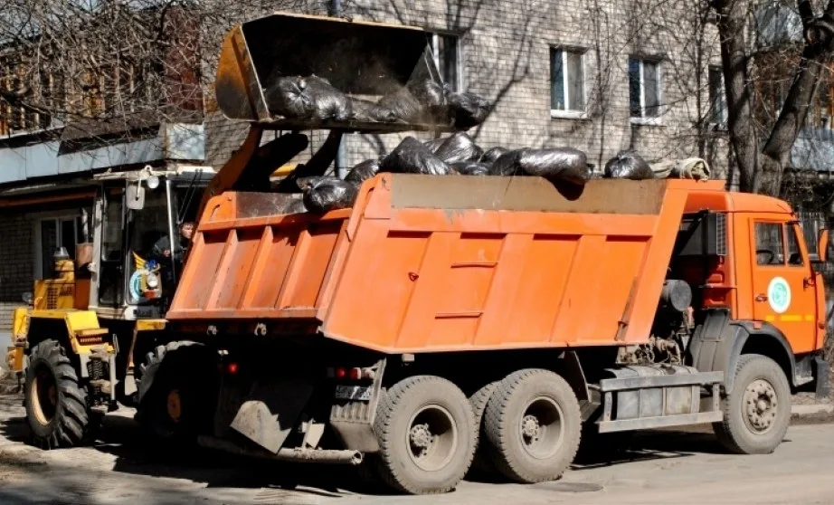 Вывоз мусора грузовым фургоном 5 тонн в Кохме – ПроМусор, аренда, цена от 1610 руб