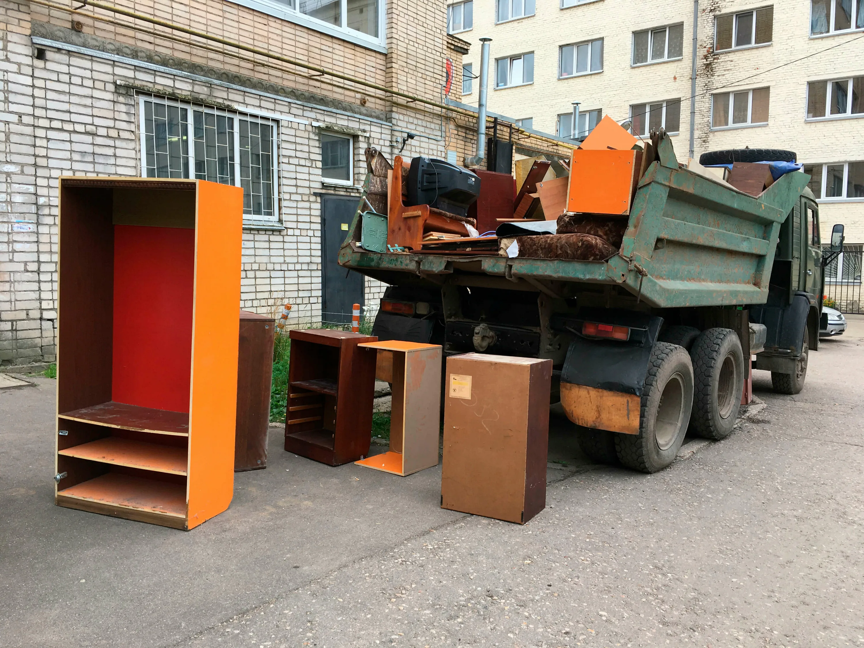 Утилизация старой мебели с вывозом и разбором в Кохме в октябре