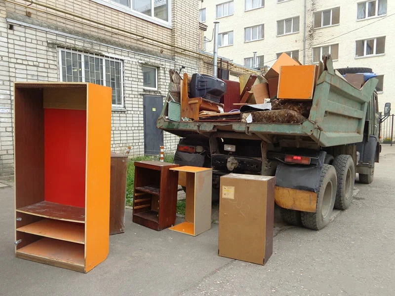 Вывоз шкафа в Кохме от ПроМусор — недорого, демонтаж, утилизация, вывоз из квартиры от 883 руб