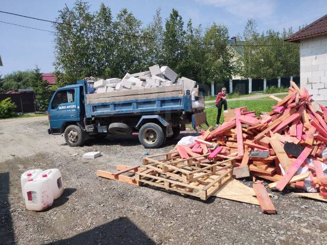Вывоз мусора с чердака в Кохме в октябре