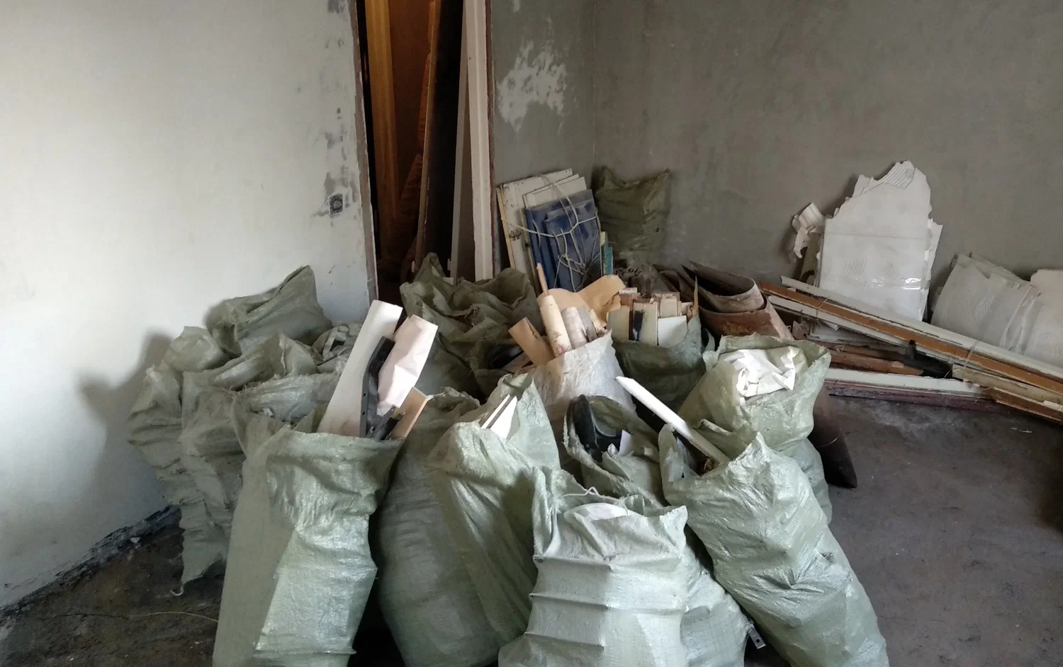Уборка строительного мусора с вывозом и утилизацией в Кохме в октябре