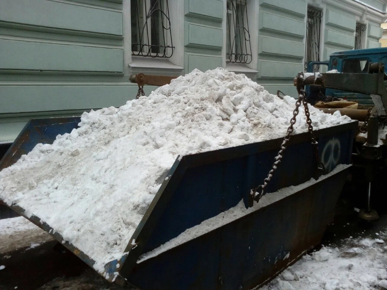 Вывоз снега контейнерами в Кохме в октябре