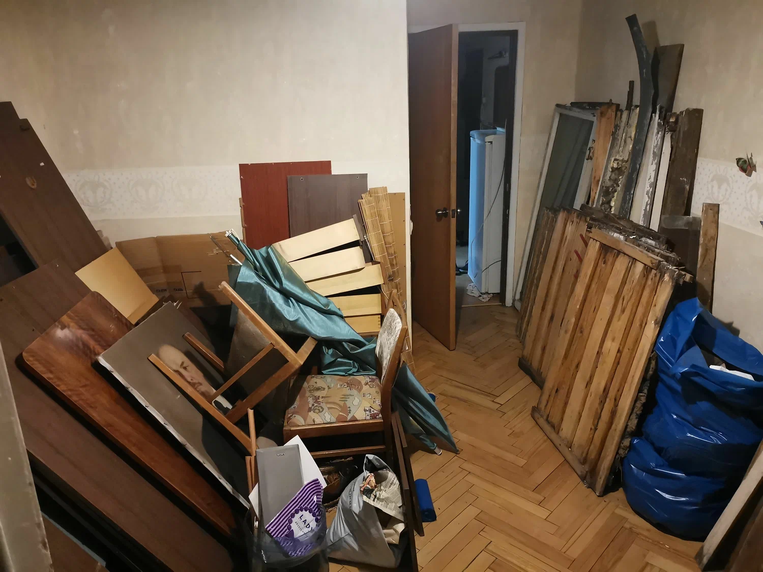 Демонтаж мебели с вывозом и утилизацией в Кохме в октябре